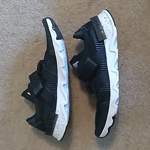 Women's Black Sorel Tennis Shoes, Size 6 - Picture 7 of 8